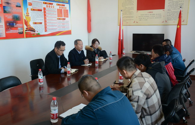 中闽能源党委委员、副总经理鄢波到新疆哈密给一线员工上党课